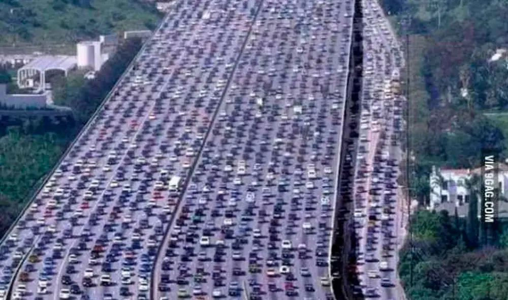 Muchos de los autos, durante el atasco, se movían al ritmo de un 1 kilómetro por día. Foto: ABC