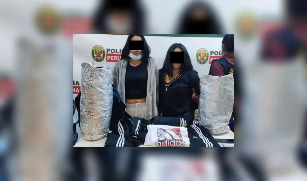 Se les encontró 2 mochilas con papel metálico para evitar ser detectadas por los sensores de seguridad. Foto: PNP Se les encontró 2 mochilas con papel metálico para evitar ser detectadas por los sensores de seguridad. Foto: PNP