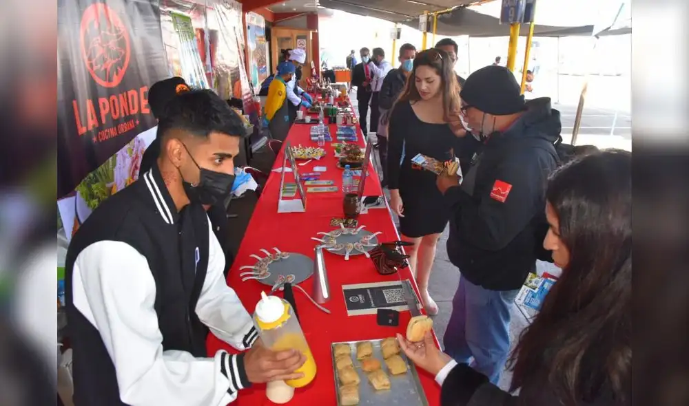 Visitantes extranjeros quedaron satisfechos con la bienvenida. Foto: MPT Visitantes extranjeros quedaron satisfechos con la bienvenida. Foto: MPT