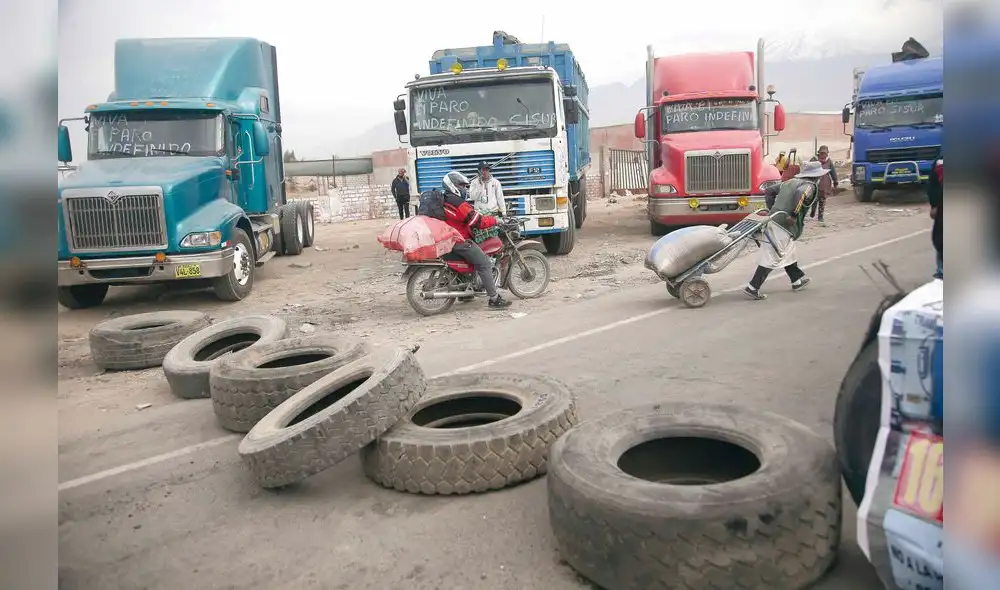 Transportistas volverán a acatar esta medida de fuerza debido al alza del precio de combustible y otras demandas que no han sido atendidas por el Ejecutivo. Foto: La República Transportistas volverán a acatar esta medida de fuerza debido al alza del precio de combustible y otras demandas que no han sido atendidas por el Ejecutivo. Foto: La República
