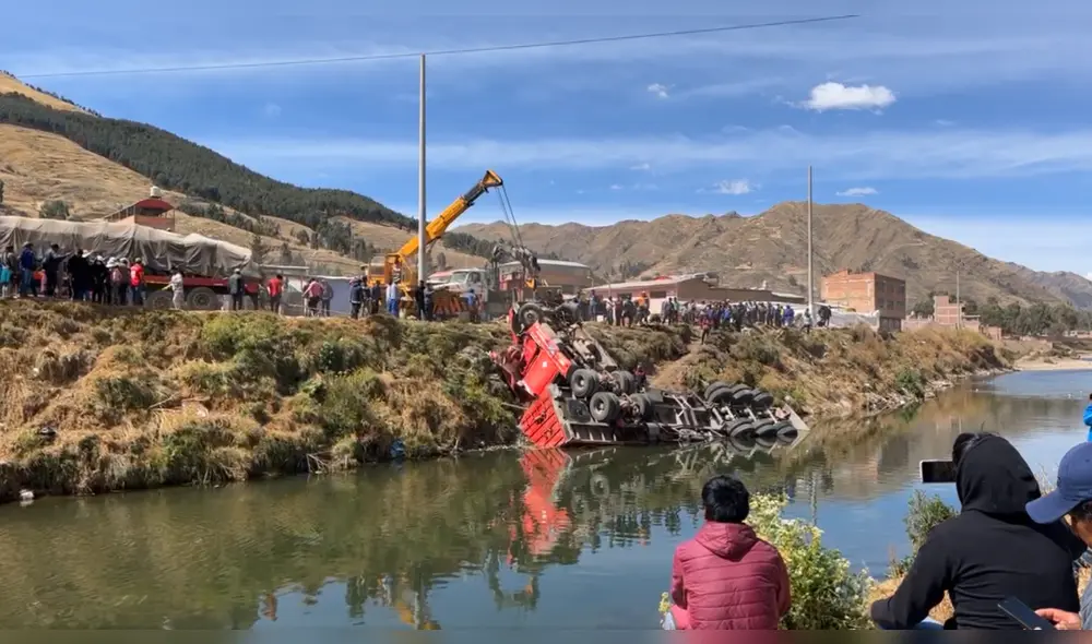 Este hecho generó la curiosidad de las personas del lugar, por lo que muchos se apersonaron a la zona para presenciar el suceso. Foto: Captura de facebook/ Frase Corta