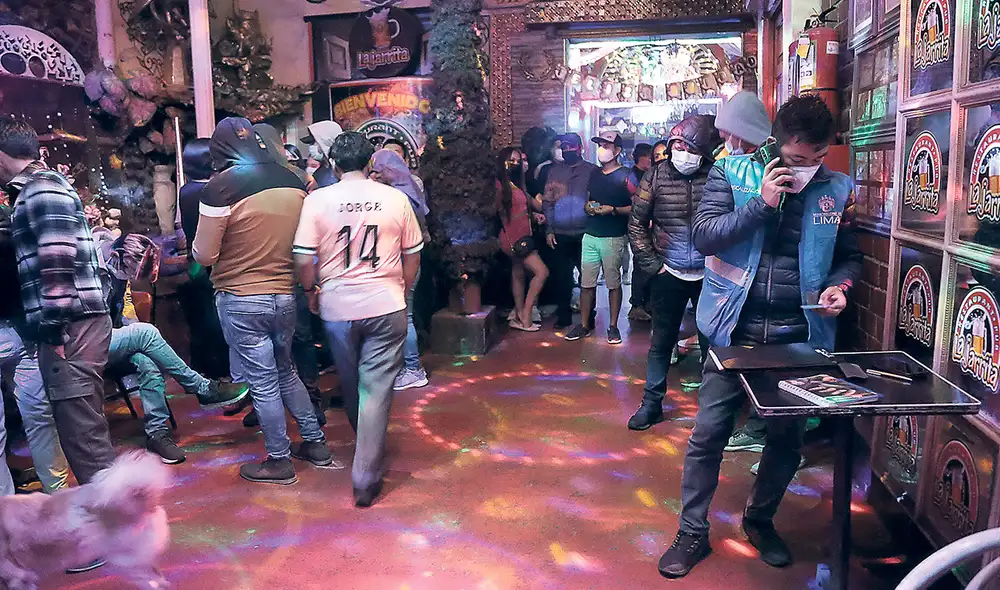 En la mira. Los bares y discotecas, al ser espacios cerrados y con aglomeración, pueden generar incremento de casos, según el ministro de Salud, Jorge López. Foto: difusión