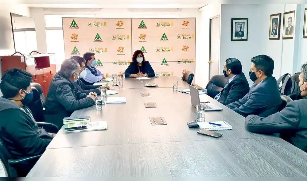 Postura. Gobernadora Gutiérrez expuso a representantes de la CAF avances de la adenda 13 y el reinicio de obras de Majes II. Foto: GRA