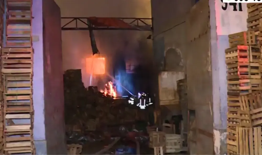 Se estiman cuantiosas pérdidas a causa del incendio. Foto: captura/América TV