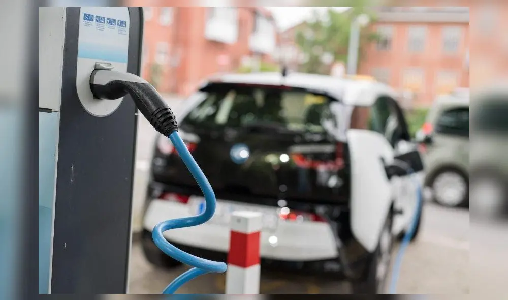 Un total de 1,190 vehículos ecoamigables y eléctricos  fueron vendidos en el primer semestre del 2022. Foto: AAP