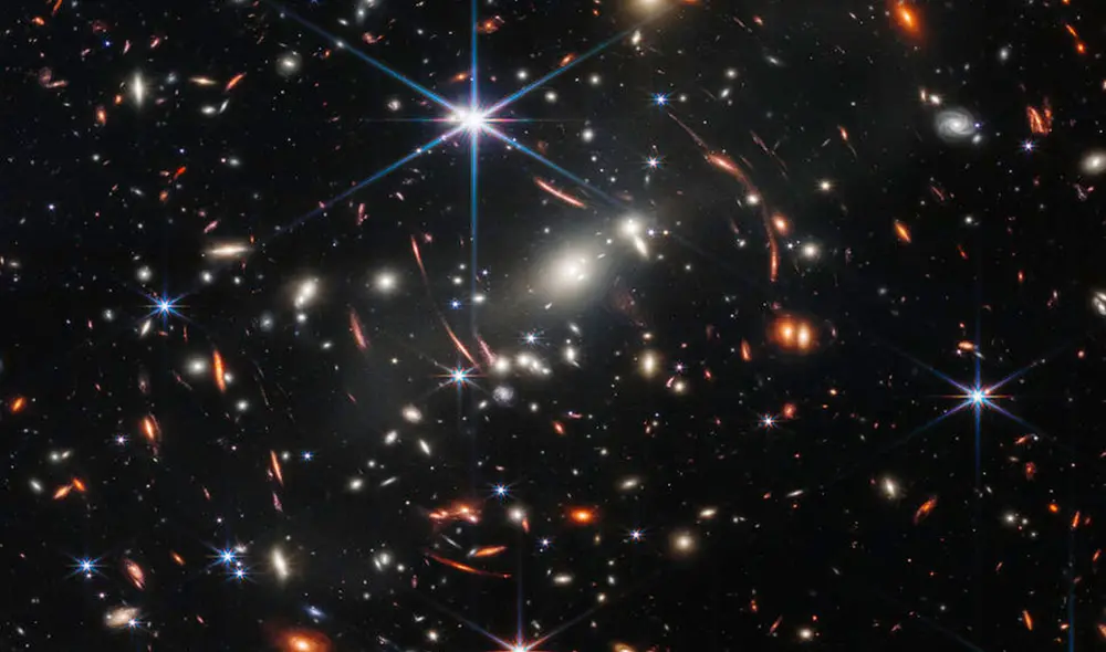 El cúmulo de galaxias SMACS0723 es la primera imagen científica del James Webb. Foto: NASA
