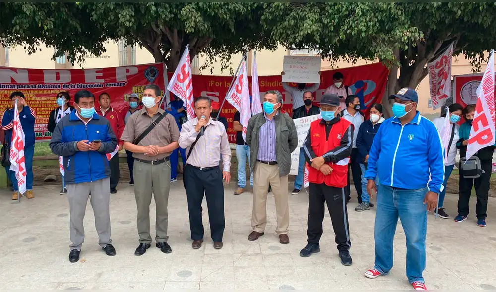 Afiliados al Sutep Lambayeque se alistan para protestar contra cambio de estatutos en Derrama Magisterial. Foto: Clinton Medina/La República Afiliados al Sutep Lambayeque se alistan para protestar contra cambio de estatutos en Derrama Magisterial. Foto: Clinton Medina/La República