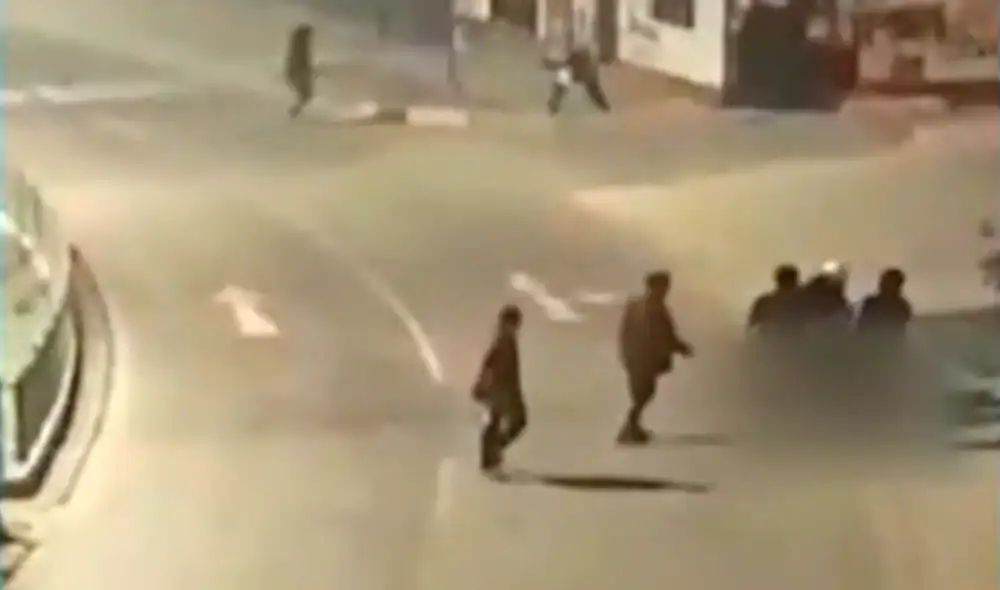 Pese a ser socorrido por un grupo de mujeres, Arias Arzápalo falleció camino a un hospital de la zona. Foto captura TV Perú Pese a ser socorrido por un grupo de mujeres, Arias Arzápalo falleció camino a un hospital de la zona. Foto captura TV Perú