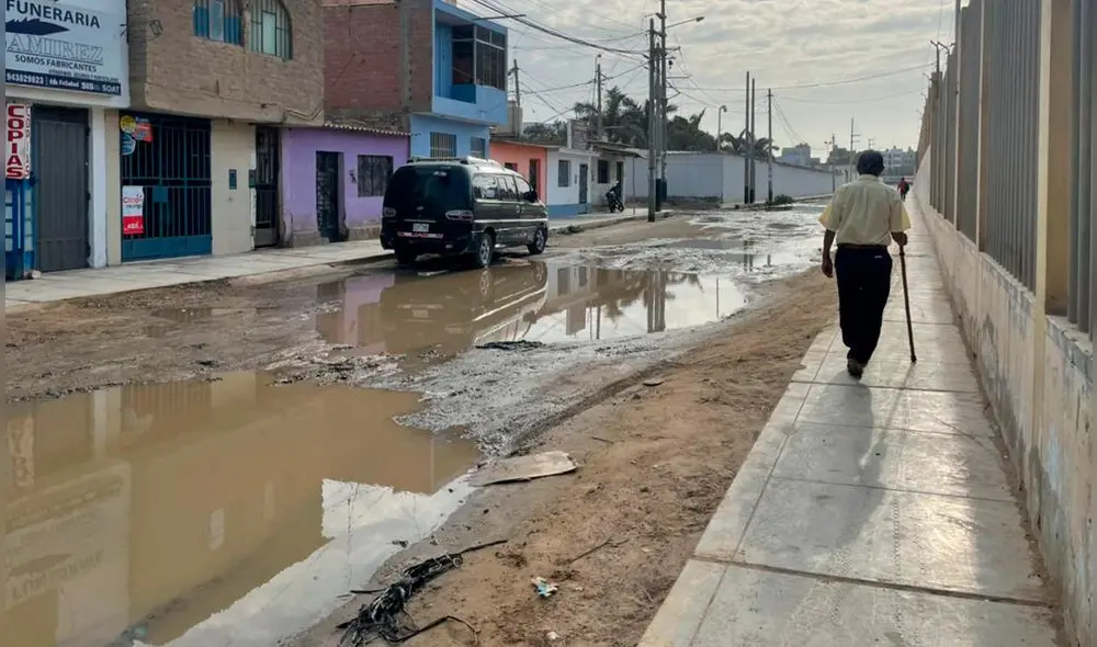 El aniego se ve a largo de la calle Yaraví. Foto: Rosa Quincho/URPI-LR El aniego se ve a largo de la calle Yaraví. Foto: Rosa Quincho/URPI-LR