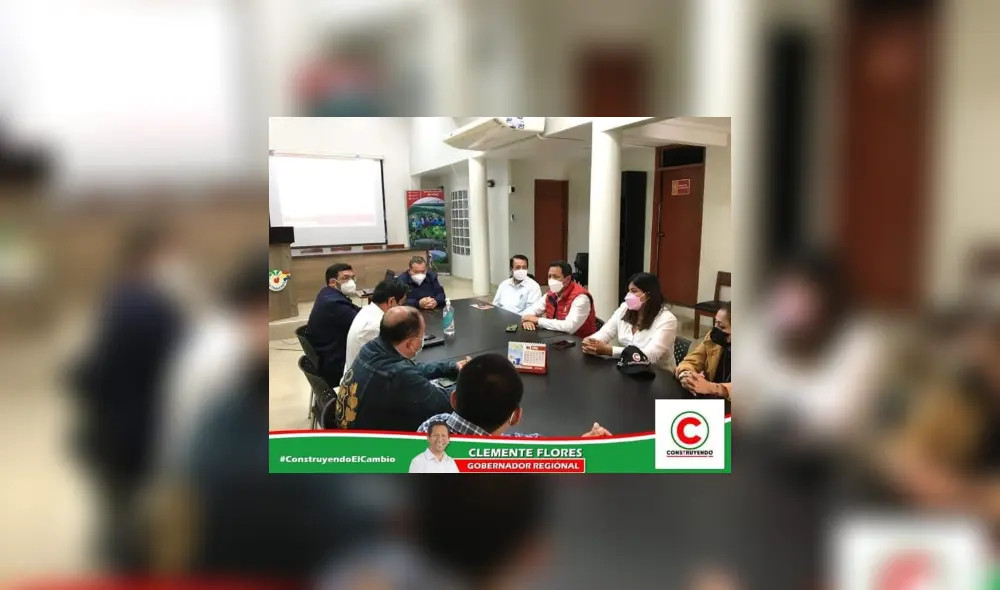 Clemente Flores, quien viste chaleco de color rojo con el símbolo de su movimiento regional, publicó fotos de la reunión en sus redes sociales. Foto: Consejo Regional de Lambayeque/Facebook