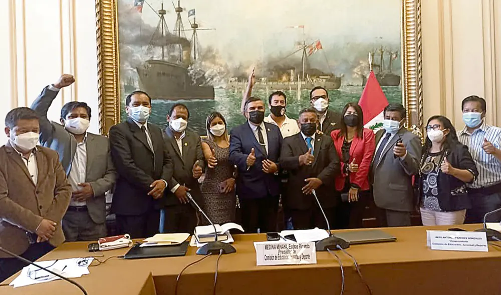 Aliados. Los extremos de la izquierda y la derecha se juntaron ayer y votaron a favor del desmantelamiento de la Sunedu. Esdras Medina, de Renovación Popular, fue el promotor. Foto: difusión Aliados. Los extremos de la izquierda y la derecha se juntaron ayer y votaron a favor del desmantelamiento de la Sunedu. Esdras Medina, de Renovación Popular, fue el promotor. Foto: difusión