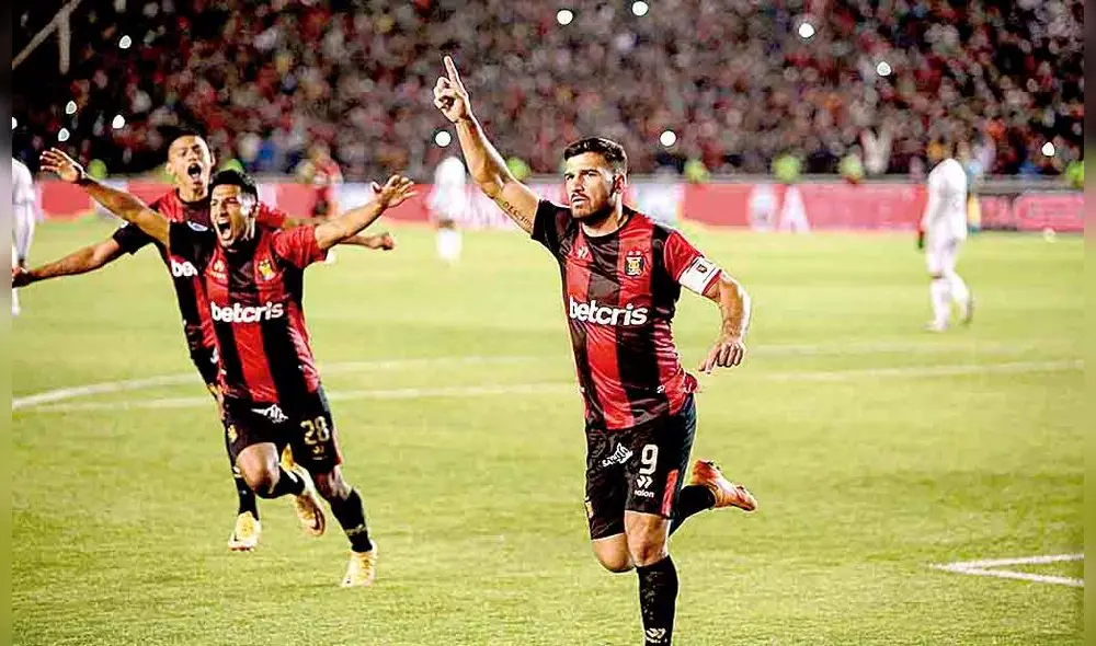Triunfo. Bernardo Cuesta celebrando ante Deportivo Cali. Foto: La República Triunfo. Bernardo Cuesta celebrando ante Deportivo Cali. Foto: La República