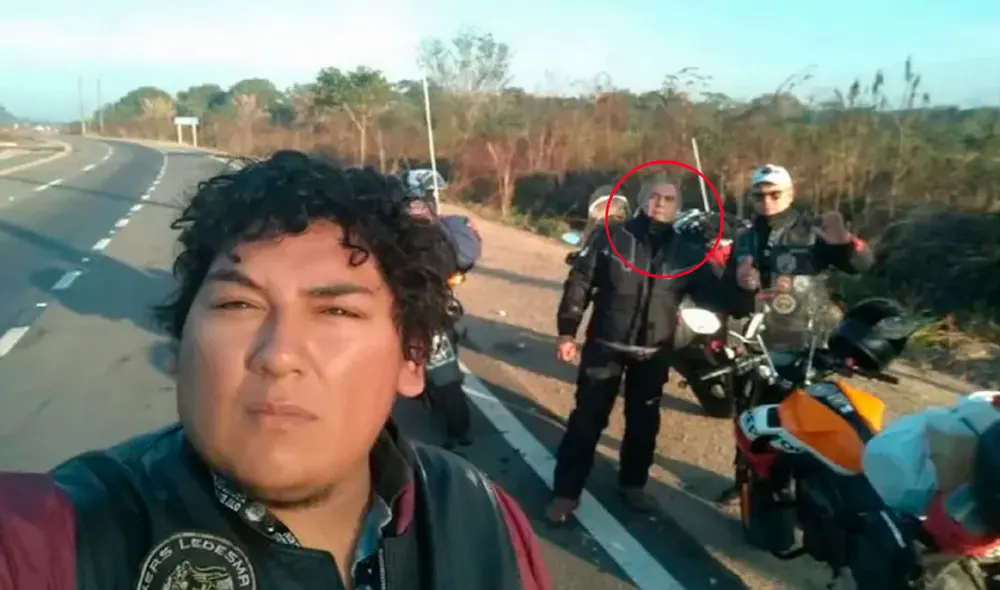 Suares Reynaga (en primer plano) denunció que los obligaron a ser testigos de la autopsia de su amigo fallecido (de fondo), tras una negligencia médica. Foto: Infobae Suares Reynaga (en primer plano) denunció que los obligaron a ser testigos de la autopsia de su amigo fallecido (de fondo), tras una negligencia médica. Foto: Infobae