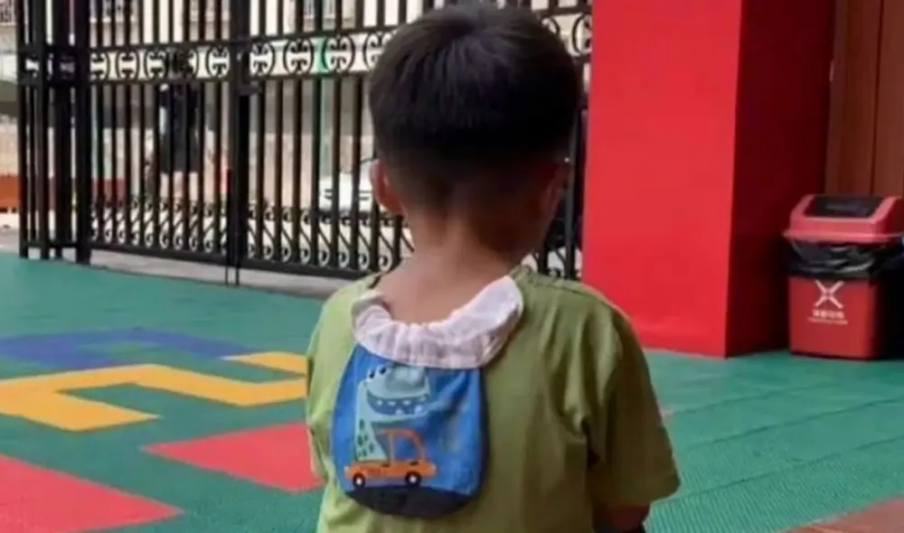 Según el maestro, el niño fue inscrito en el preescolar en la provincia de Guangxi, sur de China, en abril de este año. Foto: Weibo Según el maestro, el niño fue inscrito en el preescolar en la provincia de Guangxi, sur de China, en abril de este año. Foto: Weibo