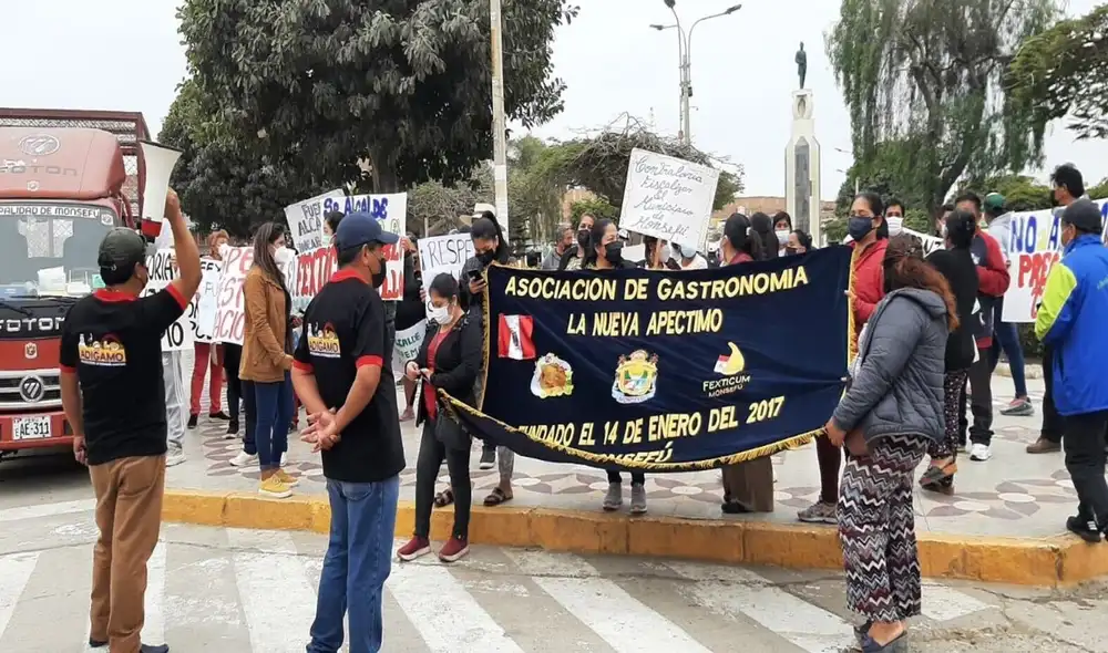 Asociaciones de Monsefú denunciaron el alto costo de los alquileres de stands para el Fexticum. Foto: URPI/LR-Norte Asociaciones de Monsefú denunciaron el alto costo de los alquileres de stands para el Fexticum. Foto: URPI/LR-Norte