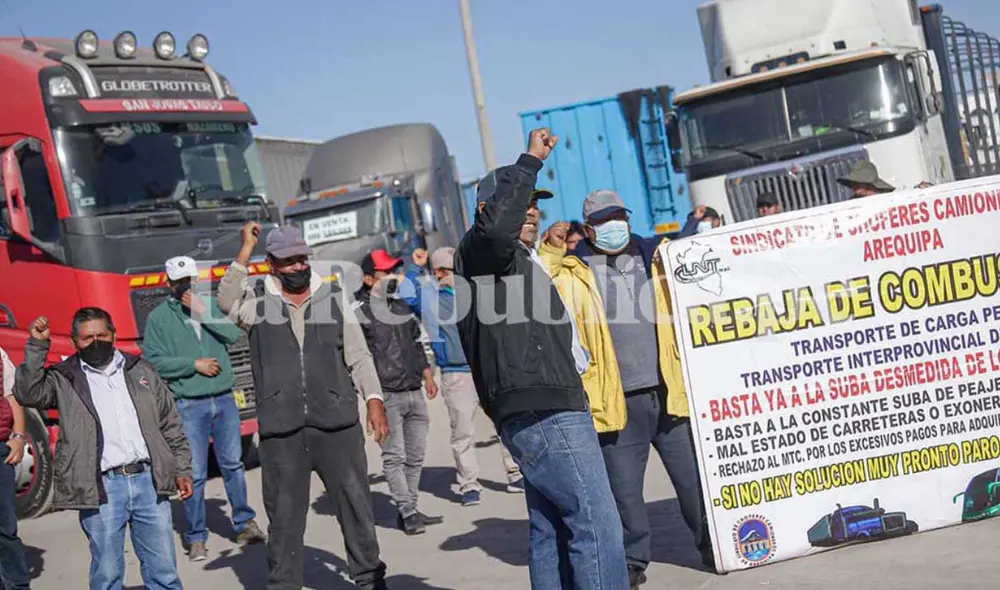 Un sector de camioneros anunció paralización desde este lunes 18. Foto: La República Un sector de camioneros anunció paralización desde este lunes 18. Foto: La República