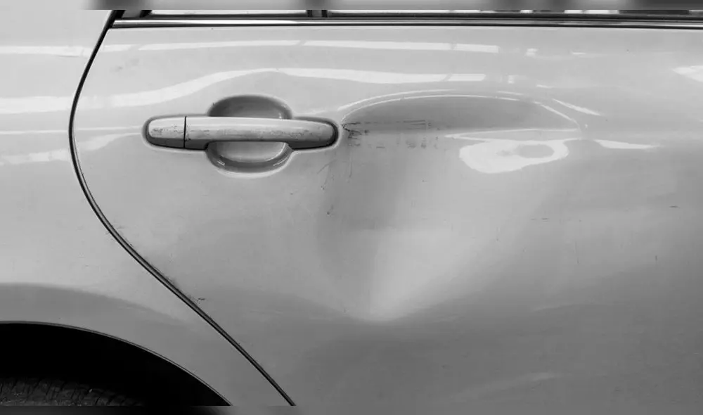 Revisa este truco casero para eliminar abolladuras en tu coche. Foto: Neomotor