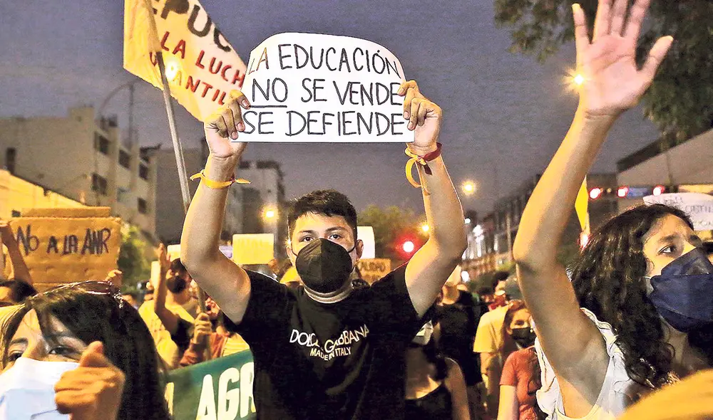 Marchas. Los jóvenes que no fueron escuchados por el Congreso se alistan para salir a las calles en defensa de su derecho a una educación de calidad. Foto: John Reyes/La República