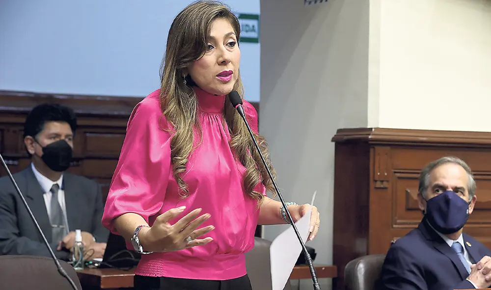 APP. Lady Camones, por ahora, es la posible candidata acuñista para la Mesa Directiva. Foto: Congreso/La República
