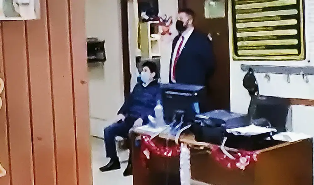 Colaborador eficaz. Villaverde en el interior de la comisaría de La Planicie: el Poder Judicial recién desactivó la orden de captura a la medianoche. Foto: difusión Colaborador eficaz. Villaverde en el interior de la comisaría de La Planicie: el Poder Judicial recién desactivó la orden de captura a la medianoche. Foto: difusión