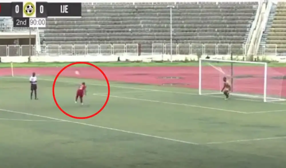 Penal en el Remo Stars y Ijebu United. Foto: Captura 33 TV.