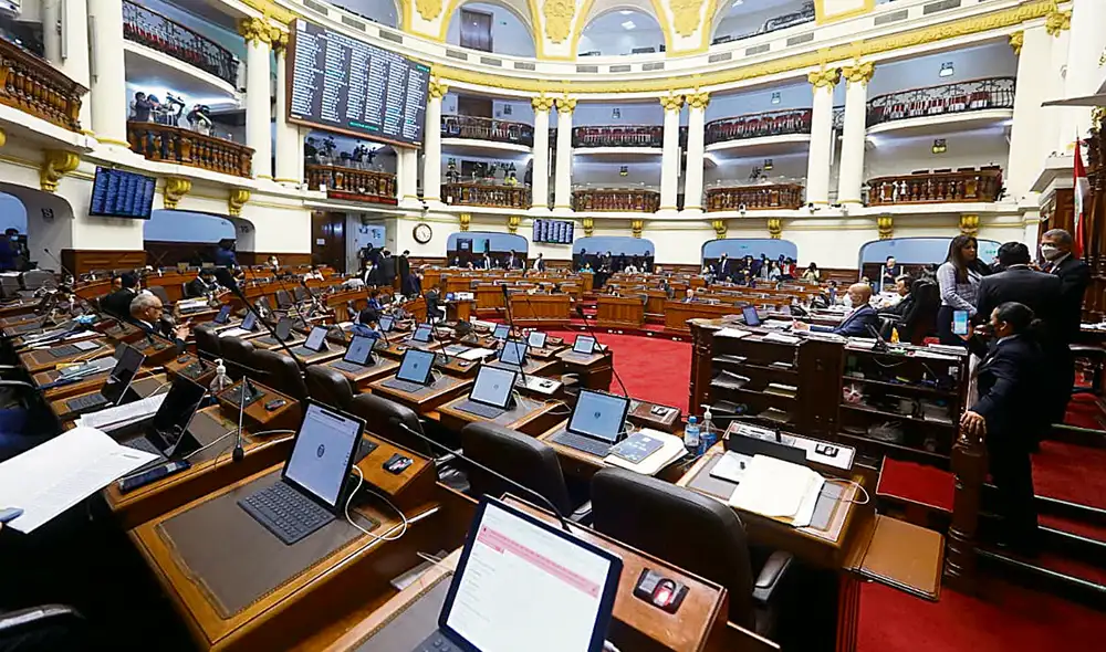 En el último día. En el cierre de la legislatura, oposición se anotó otro punto en su búsqueda de sacar a Castillo del cargo, esta vez por las serias acusaciones de corrupción. Foto: difusión En el último día. En el cierre de la legislatura, oposición se anotó otro punto en su búsqueda de sacar a Castillo del cargo, esta vez por las serias acusaciones de corrupción. Foto: difusión