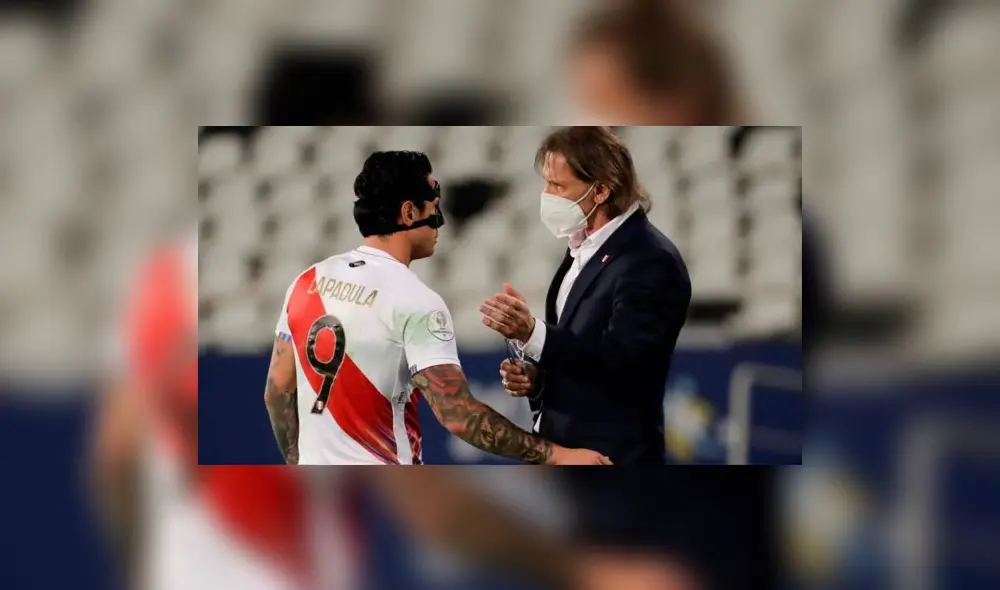 Gianluca Lapadula se convirtió en uno de los referentes de la selección peruana durante la última etapa de Gareca con la Bicolor. Foto: EFE