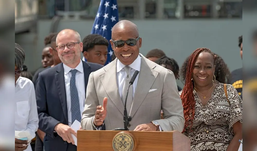 El alcalde Eric Adams dijo que no está oliendo a podrido en la ciudad, pero sí huele a mucha marihuana. Foto: New York Post El alcalde Eric Adams dijo que no está oliendo a podrido en la ciudad, pero sí huele a mucha marihuana. Foto: New York Post