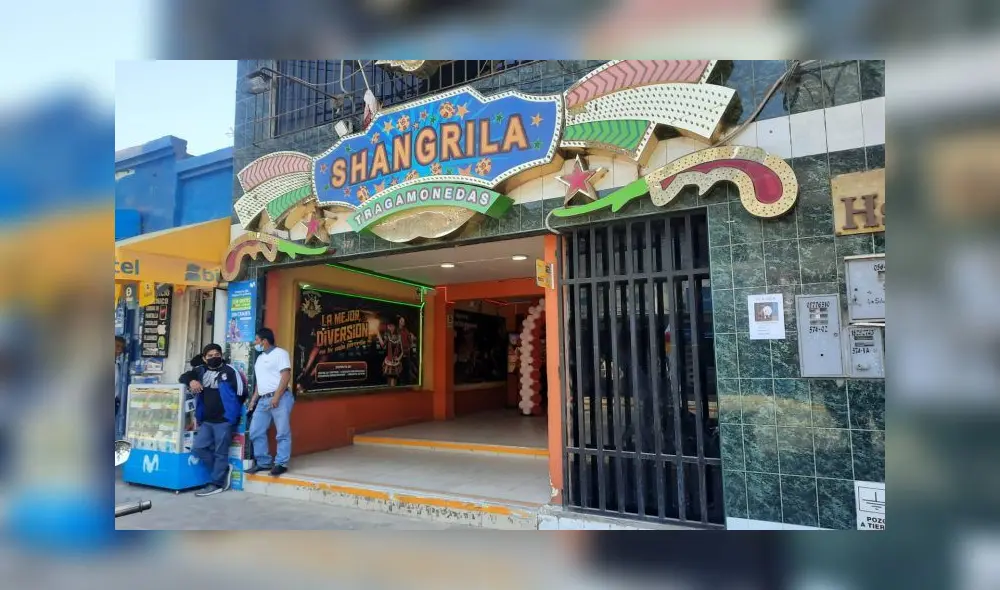 La PNP analiza las cámaras de seguridad para identificar a los ladrones. Foto: Noticias Piura