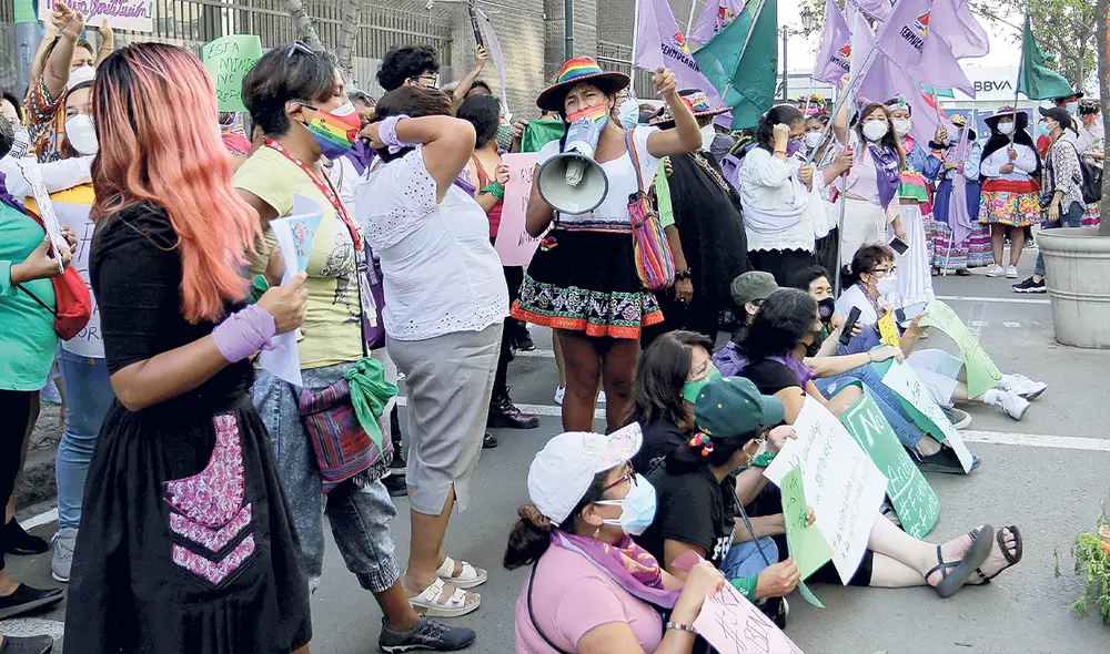 Plantón. Diversos colectivos se están organizando en el país. Foto: Gerardo Marín/La República Plantón. Diversos colectivos se están organizando en el país. Foto: Gerardo Marín/La República