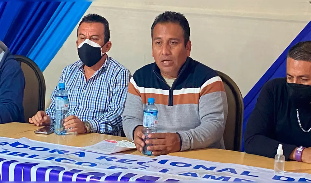 Miñope Carbajal (centro) descarta que gremio de transportistas que representa acate paralización. Foto: Rosa Quincho/La República