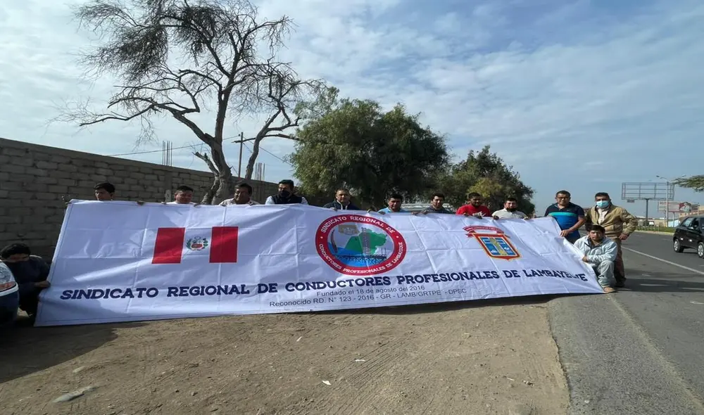 Conductores de servicio público de Lambayeque se unieron al paro nacional de transporte programado para este 18 de julio. Foto: Rosa Quincho-URPI/LR-Norte Conductores de servicio público de Lambayeque se unieron al paro nacional de transporte programado para este 18 de julio. Foto: Rosa Quincho-URPI/LR-Norte