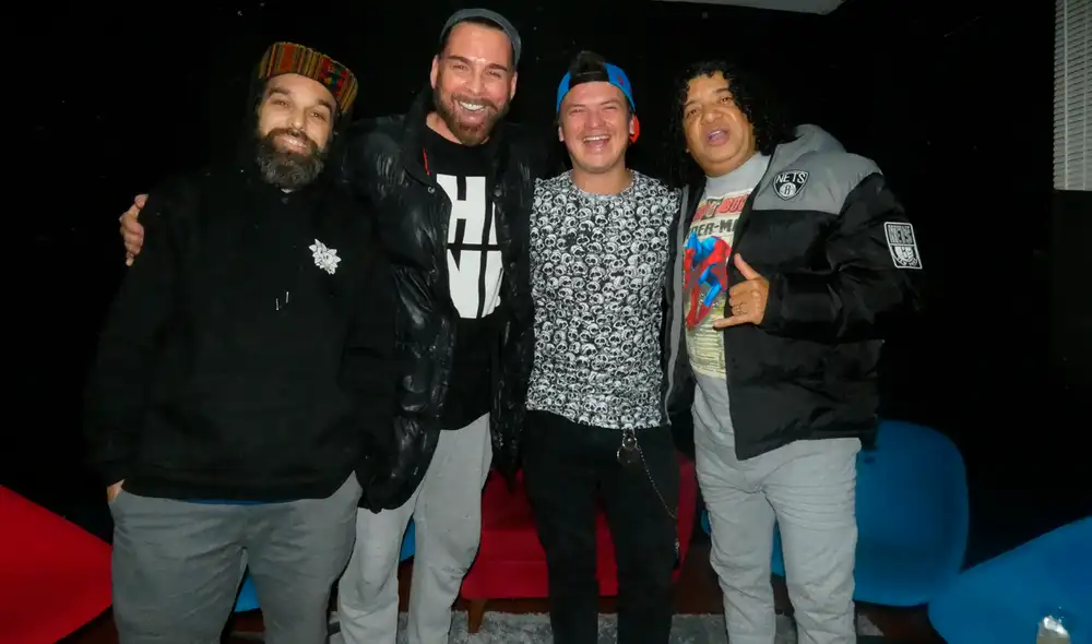 Carlos Vílchez y sus compañeros de “Noche de patas” hablan de su programa en Youtube. Foto: Sandy Carrión / La República