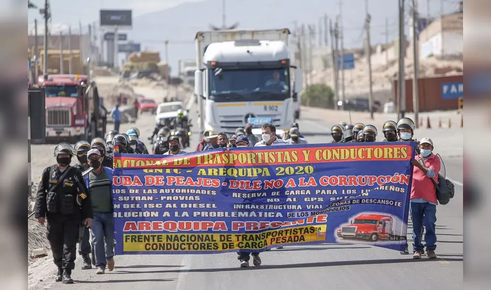 Paro de transportistas en Arequipa no tuvo gran apoyo. Foto: Rodrigo Talavera/La República Paro de transportistas en Arequipa no tuvo gran apoyo. Foto: Rodrigo Talavera/La República