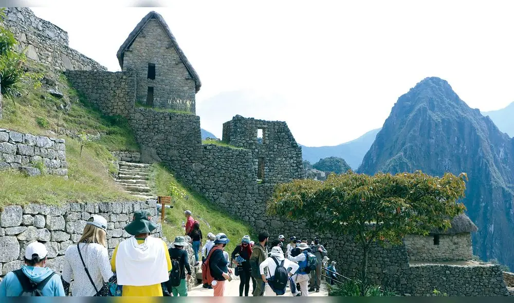 Maravilla. Visitantes nacionales y extranjeros deseosos de recorrer la ciudad inca. Foto: La República/Archivo