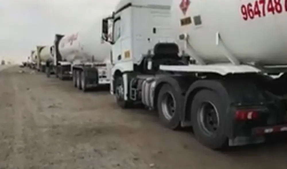 Muchos conductores están a la espera de ser atendidos. Foto: captura de América Noticias