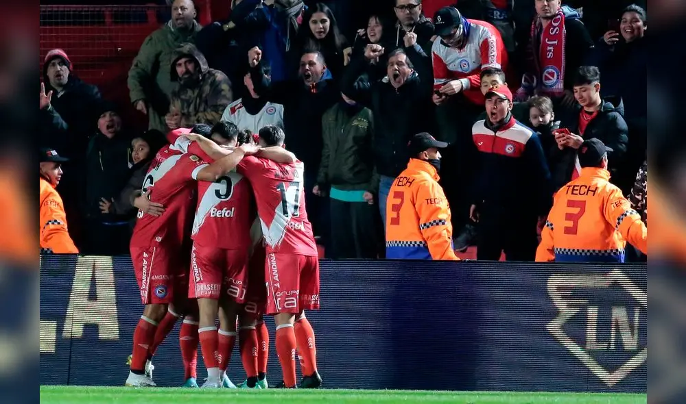 Boca y Argentinos Juniors juegan en el Estadio Diego Armando Maradorna. Foto: ESPN/Twitter. Boca y Argentinos Juniors juegan en el Estadio Diego Armando Maradorna. Foto: ESPN/Twitter.