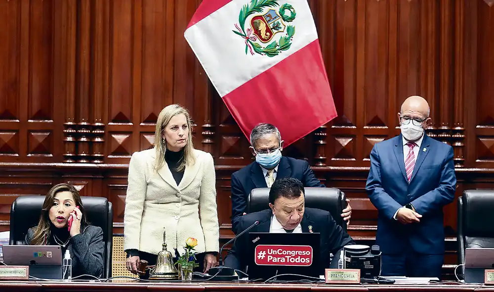 Privilegios. Maricarmen Alva y sus vicepresidentes dejan el cargo entre serias discrepancias. Foto: difusión Privilegios. Maricarmen Alva y sus vicepresidentes dejan el cargo entre serias discrepancias. Foto: difusión