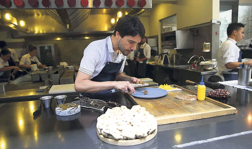Sabor único. Virgilio Martínez, en plena magia en el Central. Foto: EFE Sabor único. Virgilio Martínez, en plena magia en el Central. Foto: EFE
