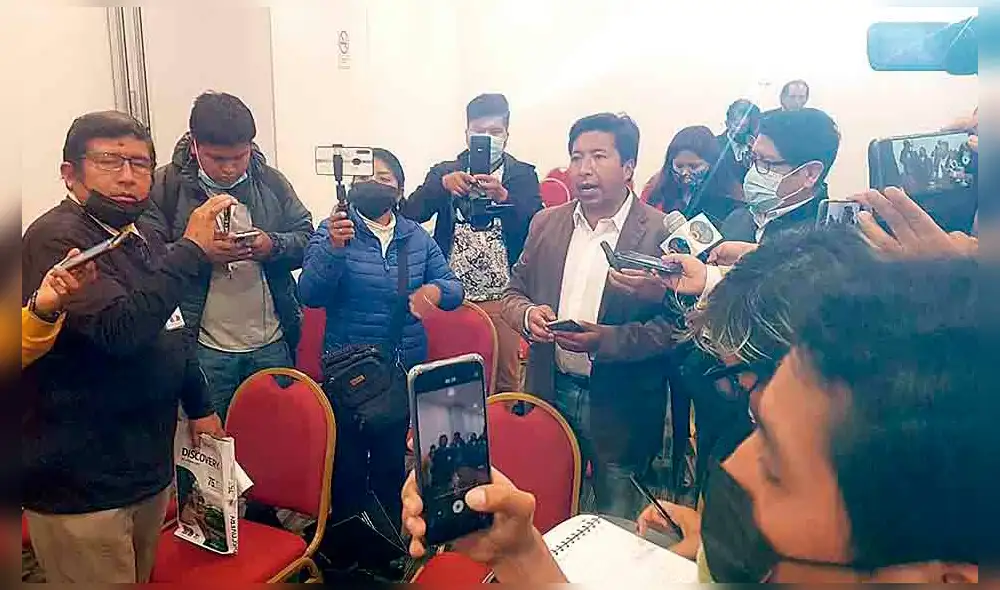 Protesta. Limachi se presentó en conferencia de Kuskachay. Foto: La República Protesta. Limachi se presentó en conferencia de Kuskachay. Foto: La República