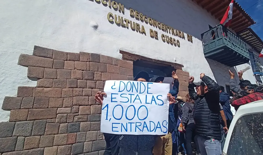 Los trabajadores exigieron conocer la lista de personas que adquirieron las 1.000 entradas. Foto: URPI/Alexander Flores