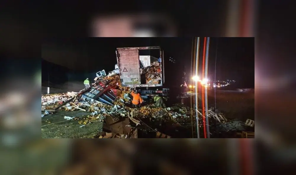 Largas filas de autos se generaron por el siniestro. Foto: Diario Chimbote Al Día Largas filas de autos se generaron por el siniestro. Foto: Diario Chimbote Al Día