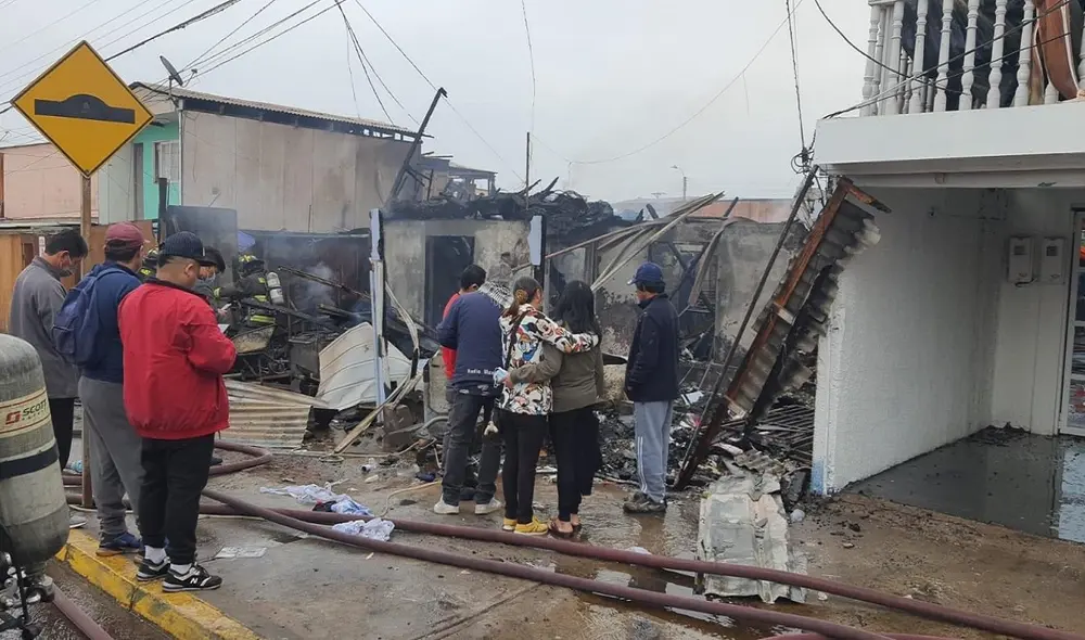 Incendio terminó con la vivienda y las pertenencias de una familia. Foto: Twitter