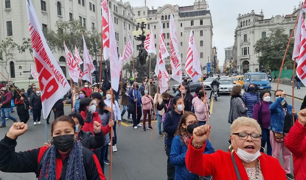 El dirigente manifestó que había más de 20.000 miembros en todo el país que estaban protestando. Foto: Giuliana Castillo/URPI-LR El dirigente manifestó que había más de 20.000 miembros en todo el país que estaban protestando. Foto: Giuliana Castillo/URPI-LR
