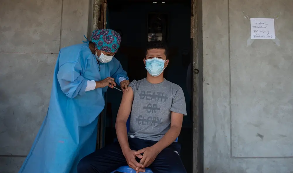La familia de subvariantes de ómicron ha cambiado los síntomas más frecuentes de la enfermedad de COVID-19. Foto: AFP