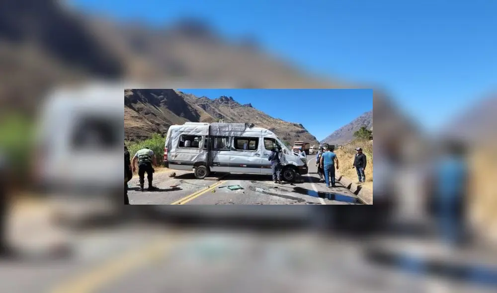 Las personas terminaron con varias lesiones. Todos fueron auxiliados y trasladados por personal PNP a un establecimiento de salud. Foto: Cortesía de Andina