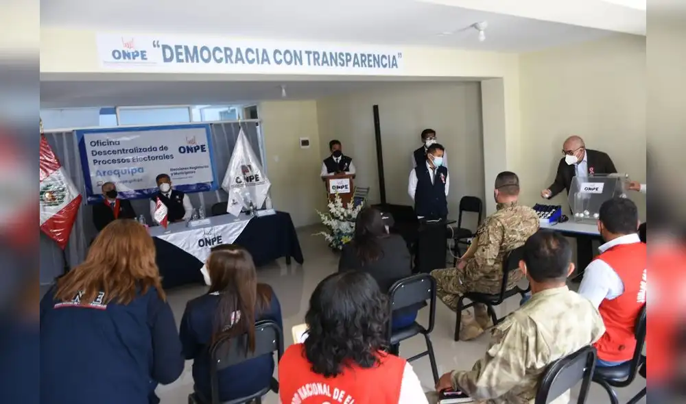 Un total de 19,266 ciudadanos fueron seleccionados como miembros de mesa, entre titulares y suplentes. Foto: ODPE Arequipa Un total de 19,266 ciudadanos fueron seleccionados como miembros de mesa, entre titulares y suplentes. Foto: ODPE Arequipa