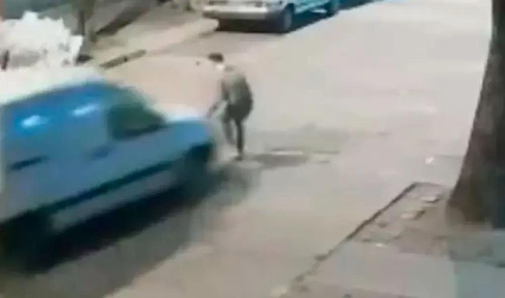 Tras el accidente, el ladrón fue llevado al hospital con politraumatismos, pero quedó en custodia de la Policía. Foto: captura TN Tras el accidente, el ladrón fue llevado al hospital con politraumatismos, pero quedó en custodia de la Policía. Foto: captura TN