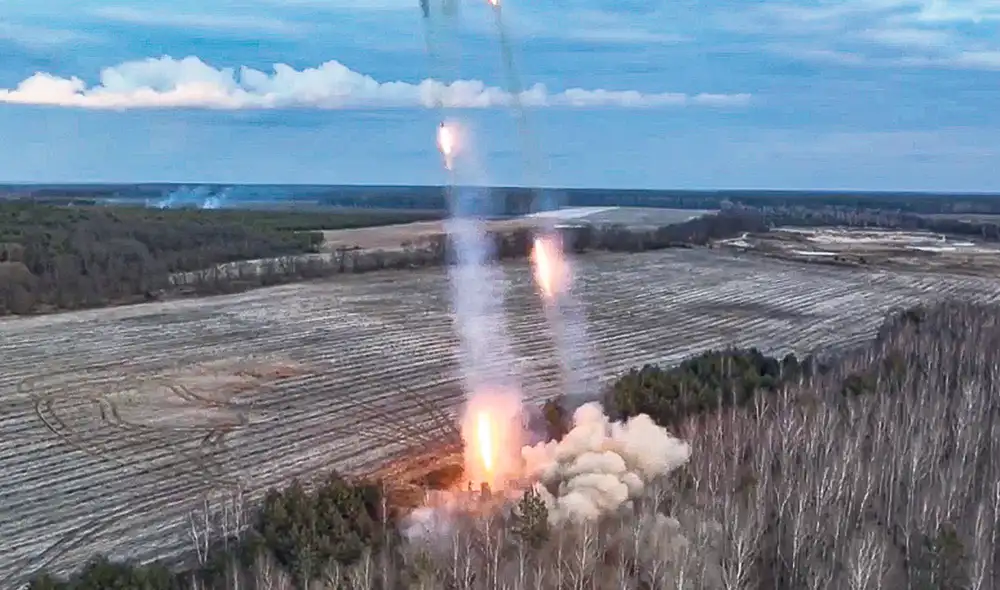 Campo de guerra. Una batería de misiles en medio de un campo de cultivo ucraniano. Foto: EFE