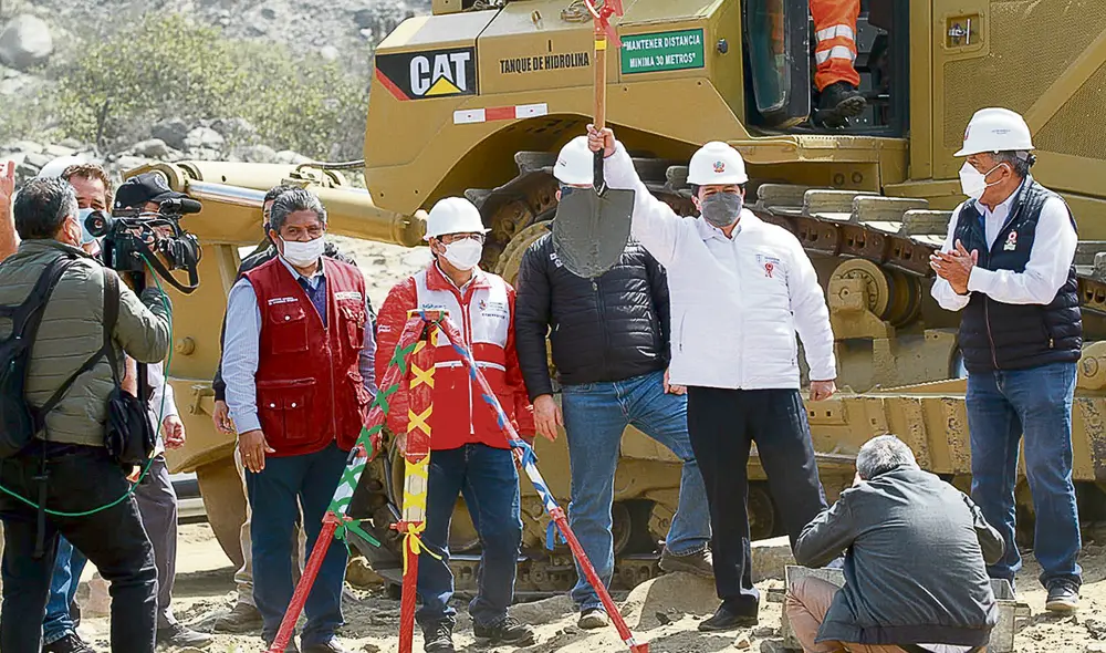 Agenda. Castillo puso primera piedra de obra en Trujillo.